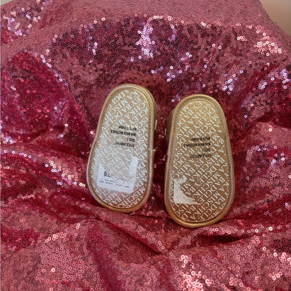 Shiny pink baby shoes - Picture 4 of 4